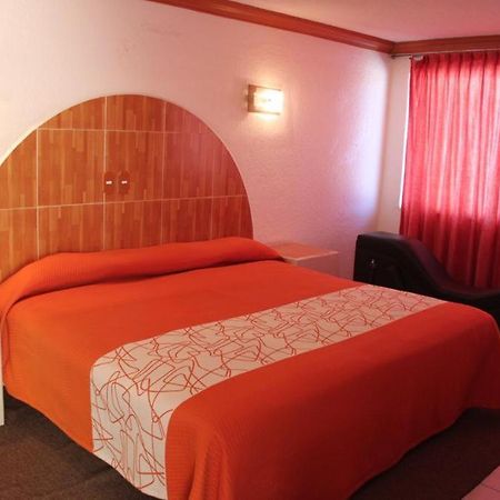 Hotel Plaza Sahagun Ciudad Sahagun Экстерьер фото