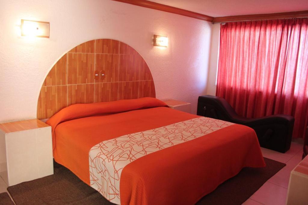 Hotel Plaza Sahagun Ciudad Sahagun Экстерьер фото