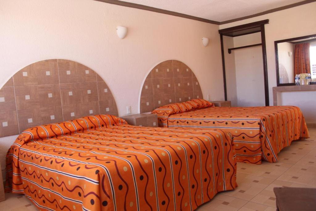 Hotel Plaza Sahagun Ciudad Sahagun Экстерьер фото